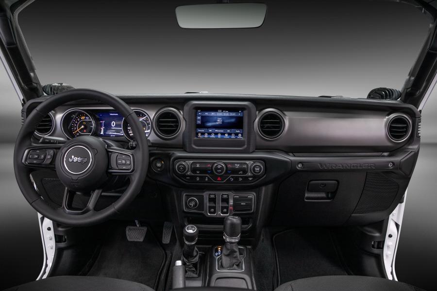 Торпедо Jeep Wrangler Sport (JL) 2018 года  (LA) (фото 3 из 3)